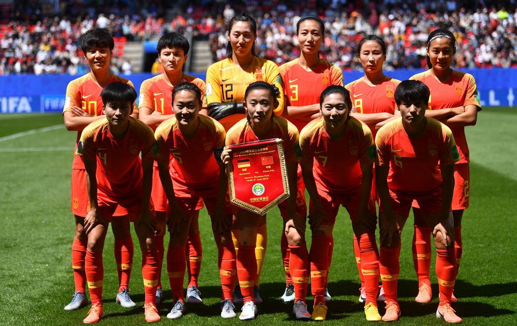 包含世界杯女足赛场上，中国队呈现强大实力的词条