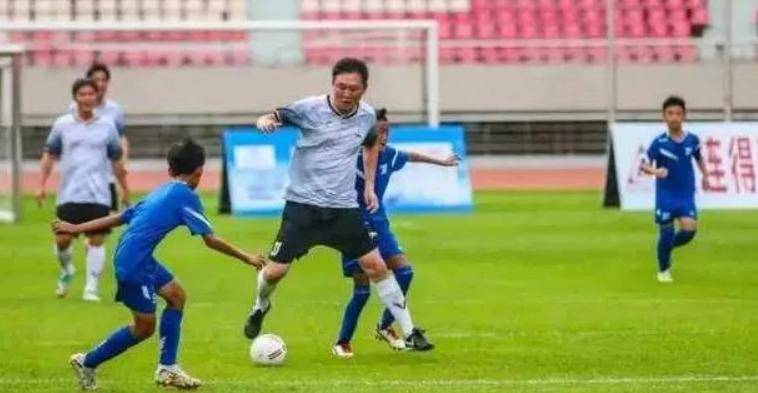 日本足球遭遇困境，寻求新教练提振士气
