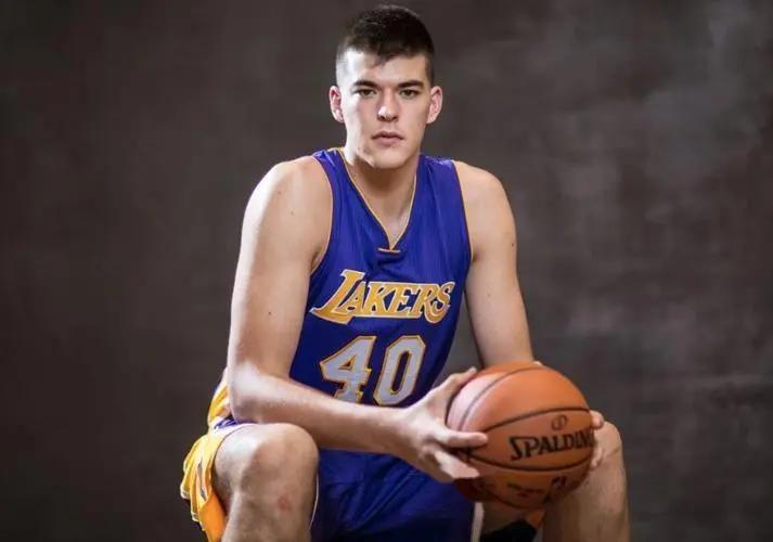 菲律宾男篮力克德国男篮，字母哥惊艳世界的简单介绍