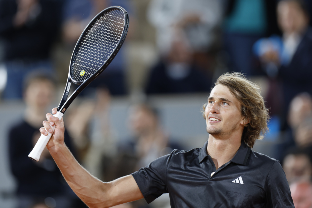 关于西班牙网球队翻盘日本网球队，兹维列夫统治全场的信息