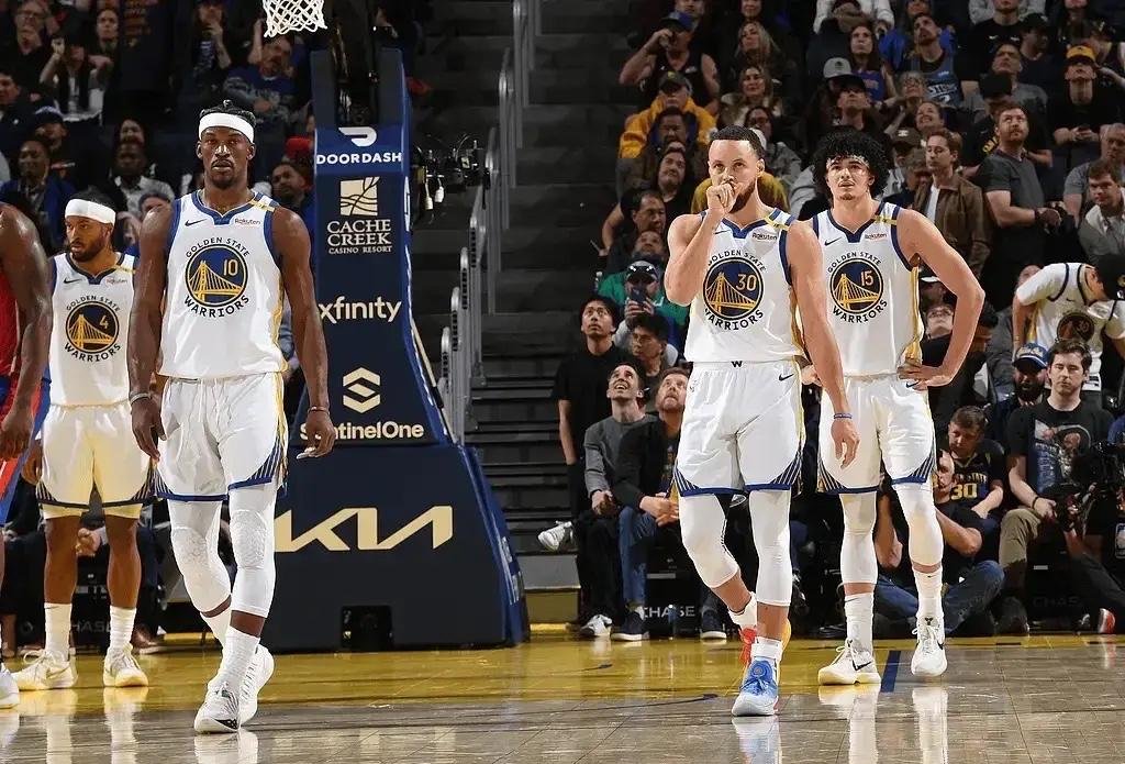 勇士主场战胜森林狼，库