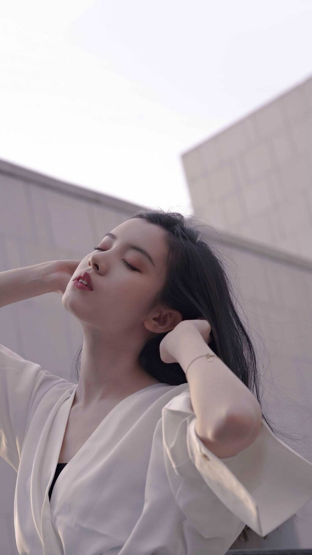 绿茵与赛道，波兰翻盘乌拉圭的启示与莱奥F1争冠的统治力